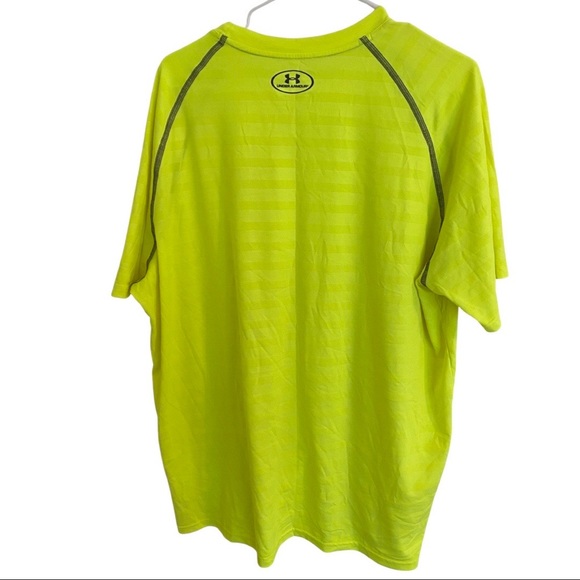 Athletic Top Short Sleeve By Under Armour - Picture 6 of 6